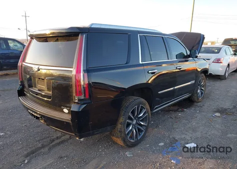 2017 Cadillac Escalade Premium Luxury z USA, uszkodzony, nr VIN 1GYS3CKJ6HR165141
